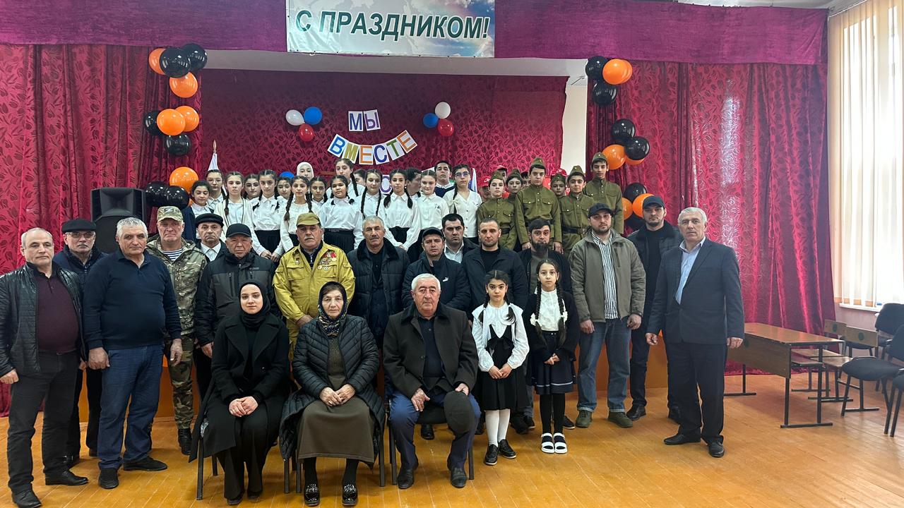 Поздравляем с праздником наших дорогих защитников — тех, кто отдал долг Родине и продолжает изо дня в день защищать свою страну, женщин и детей! Мирного неба над головой, крепкого здоровья, полнейшего счастья, удачи, любви! Пусть все задуманное обязательно легко достигается….   В филиалах ЦБС МР прошли мероприятия,акции посвященные празднику Дня защитника Отечества