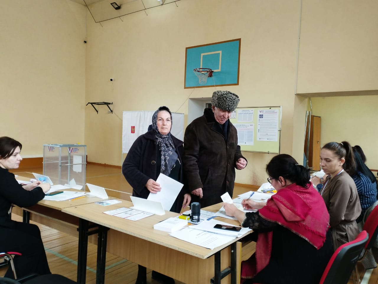 Голосуем всем коллективом, зав с\б с семьями выбирают Президента
