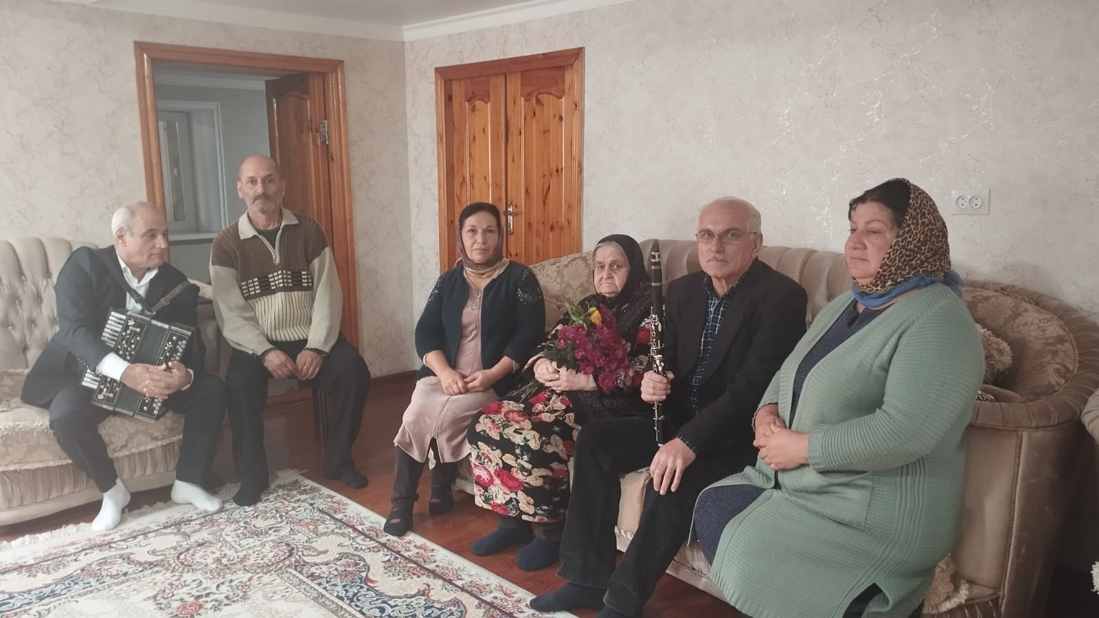 Совместно с МЦК  провели мероприятие ко Дню Матери  , пригласили многодетных матерей , Хадиева Секинат, Джабраилова Балахалум, Ризаеву Дилару, Яхъяеву Зою. Филиал 18 с. Филя.А также многодетную мать